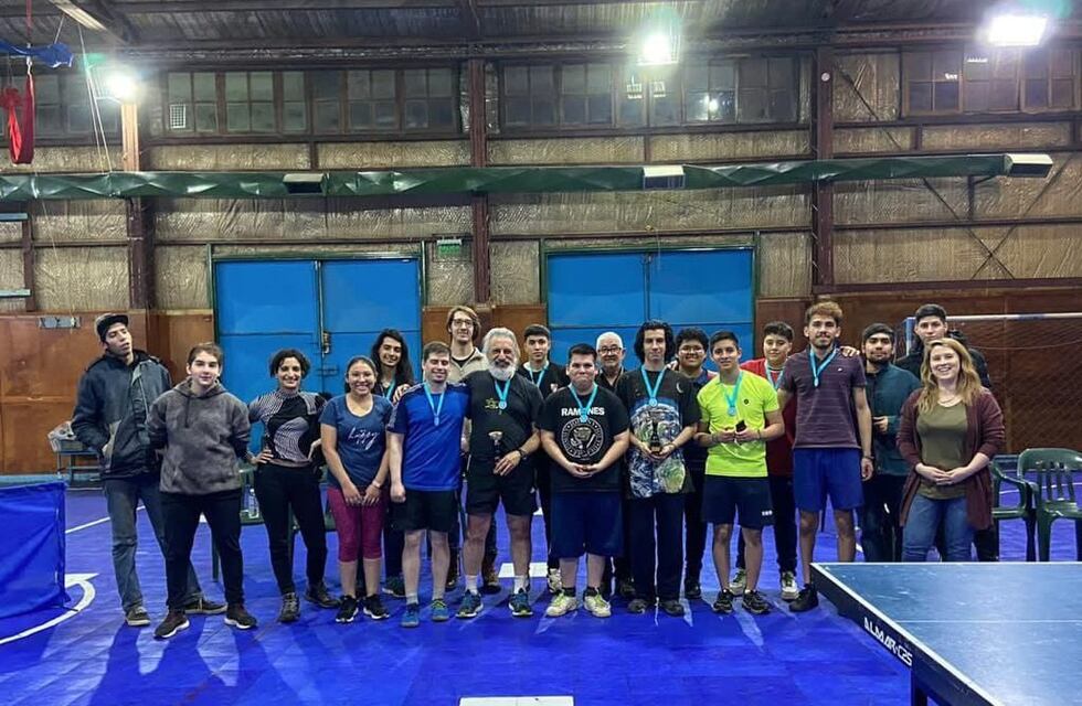 Encuentro recreativo de talleres municipales de tenis de mesa