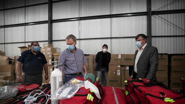 La Provincia entregó equipamiento de última generación a los bomberos voluntarios (Prensa Gobierno)