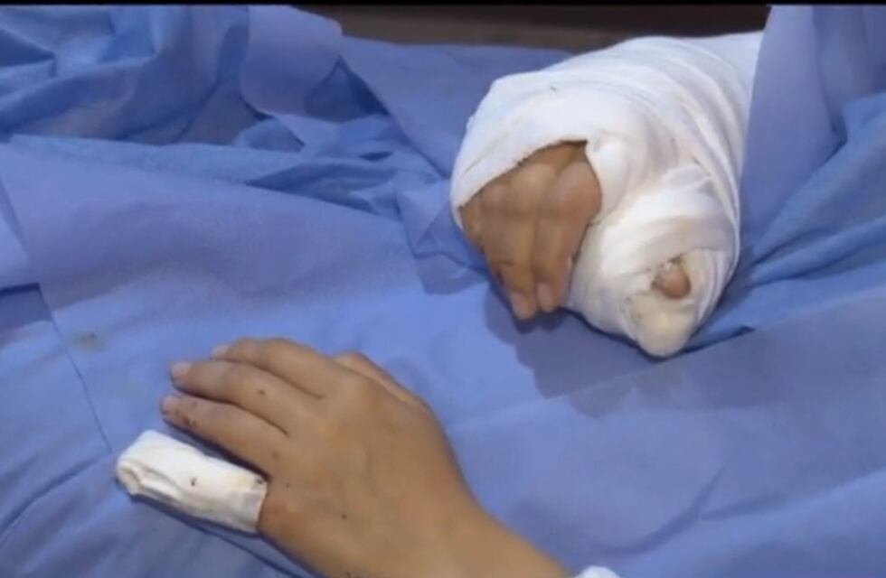 De la mamá de la joven atacada por su novio policía: “Es una persona agresiva y alcohólica”