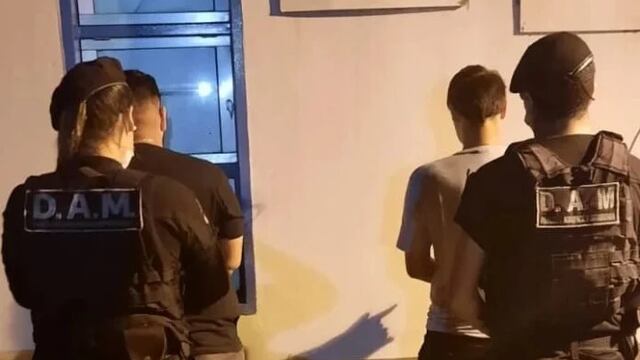 Detienen a dos individuos y secuestran motocicleta robada en Posadas.