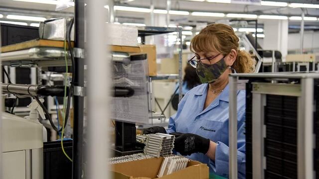 Operaria de fábrica.