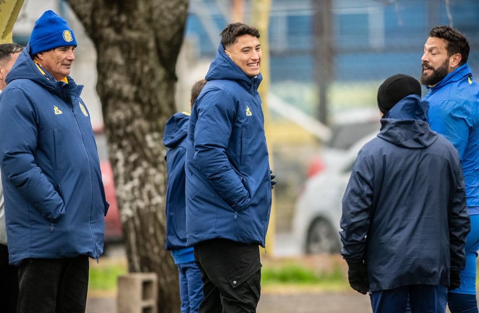 Alejo Véliz apareció en la práctica de Rosario Central y avivó los rumores de su regreso