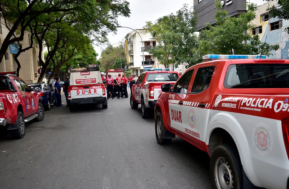 “Era impresionante”: hablaron los policías que rescataron a una mujer de un incendio en Córdoba