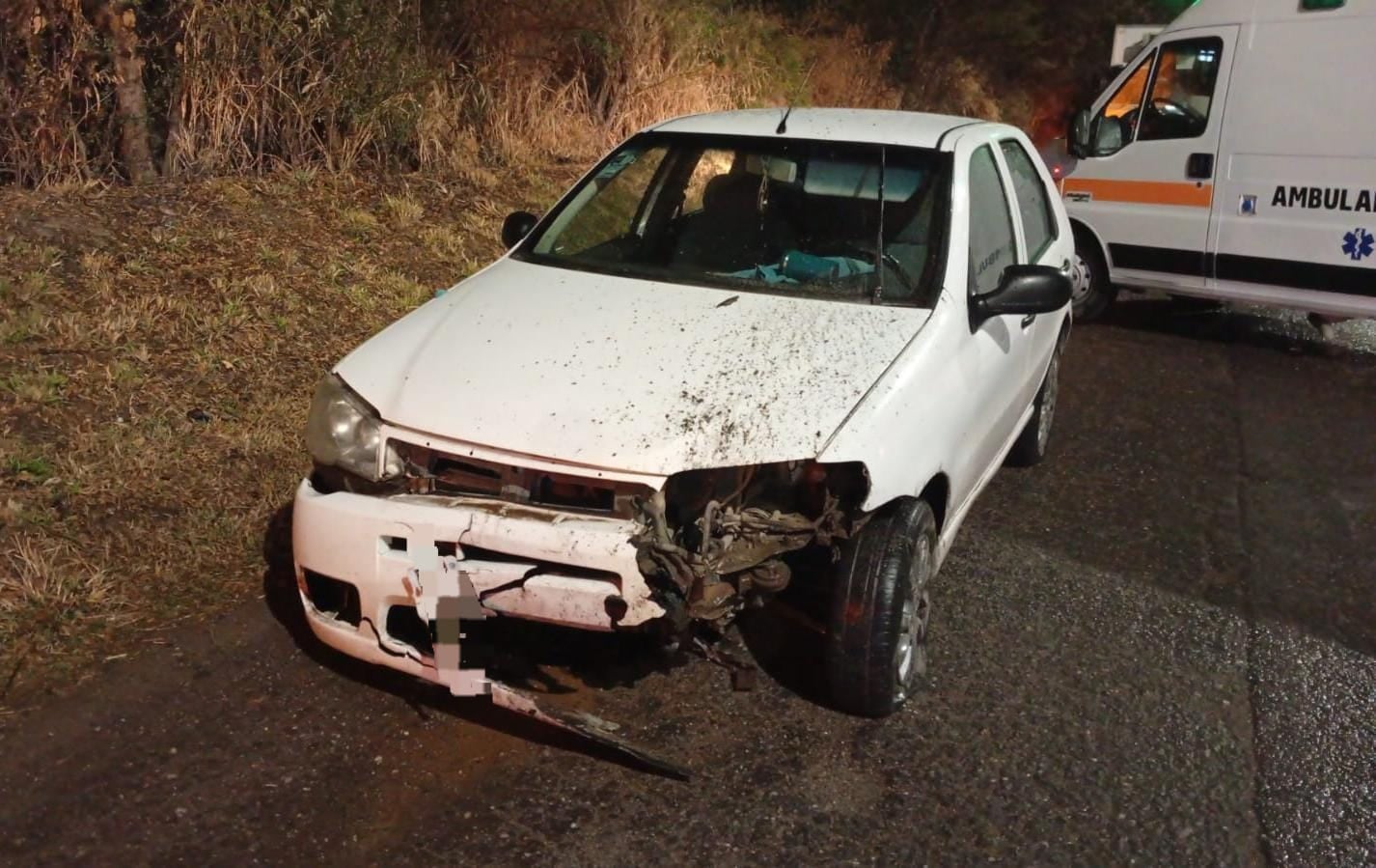 El trágico siniestro vial en Juárez Celman involucró un auto, una camioneta y una motocicleta.