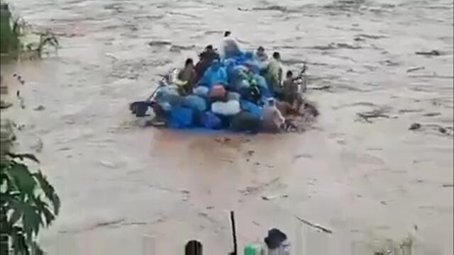 Trabajadores bolivianos arriesgan su vida para cruzar mercadería ilegal en gomones