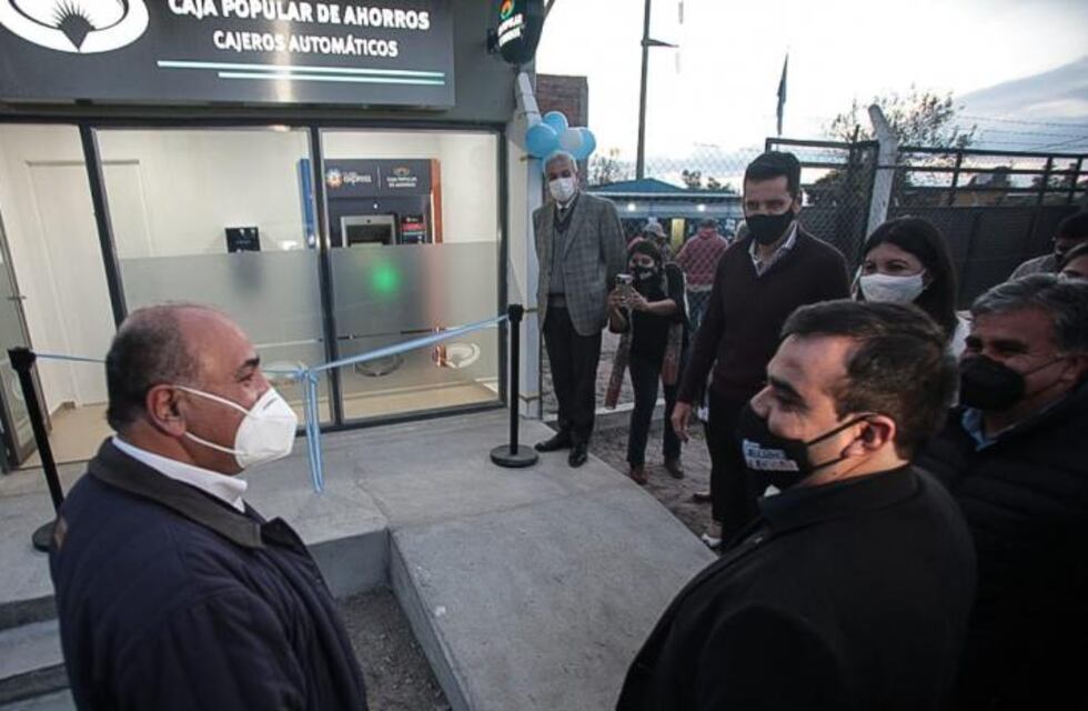 El gobernador Manzur inauguró el primer cajero automático de El Bracho