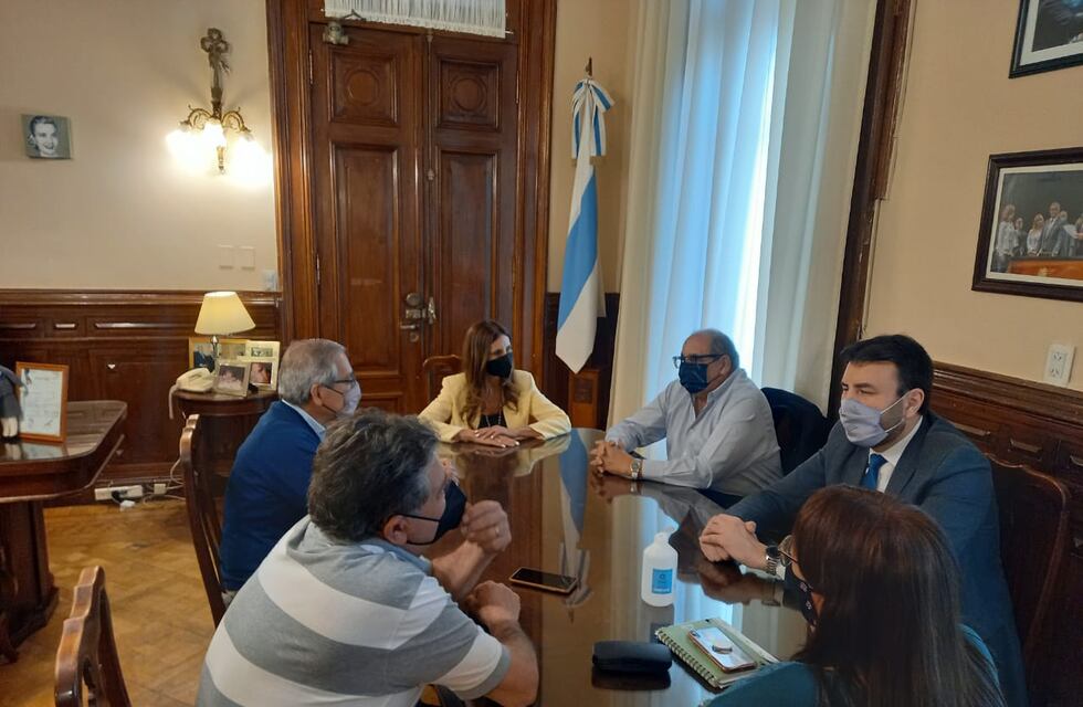 Los ministros Vargas Aignasse y Garvich encabezan los encuentros con representantes de diferentes gremios