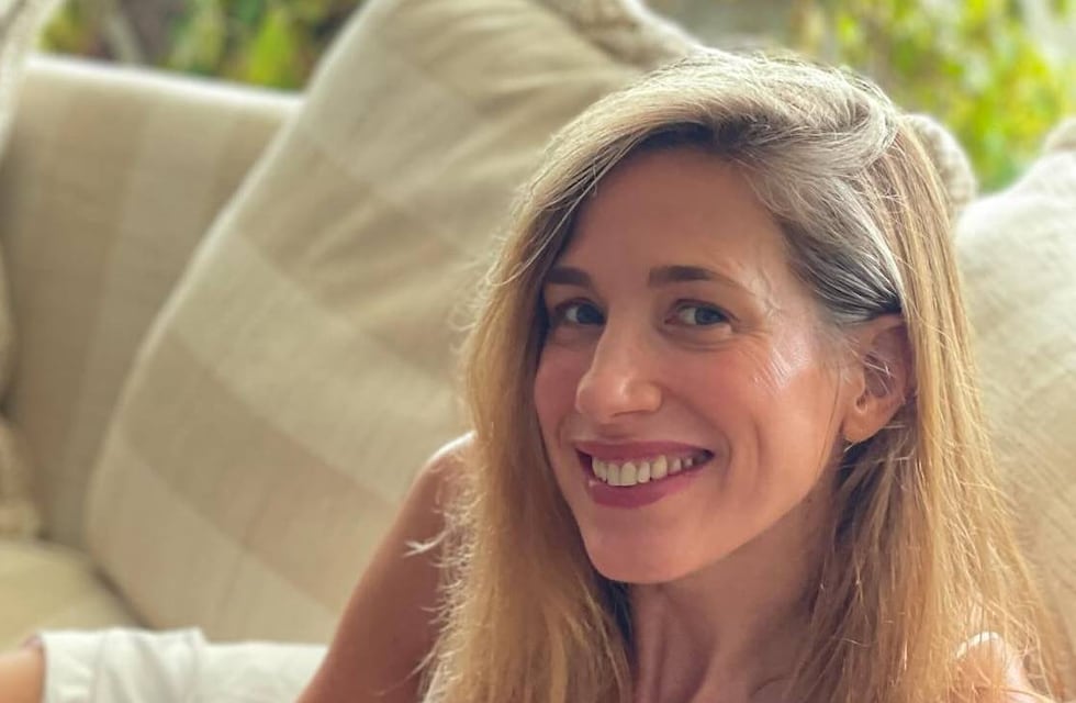 El destape de Alina Moine: posó en microbikini y presumió su figura a los 45 años