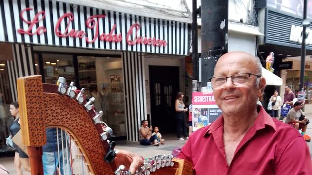 El artpista en la peatonal tucumana.