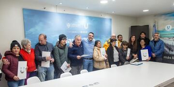 El intendente Walter Vuoto entregó los títulos de propiedad de la tierra a 23 familias de Ushuaia