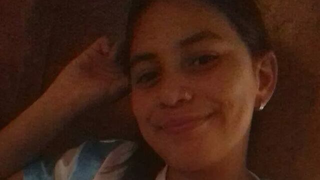 Talia es de contextura delgada, tez morena, mide aproximadamente 1,70 de altura, tiene ojos negros, cabello rojizo y posee un piercing en el lado derecho de la nariz.