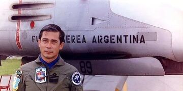 Homenaje a un héroe de Malvinas que se retira de Aerolíneas Argentinas.