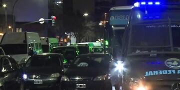 El operativo policial con el que cayó la secta criminal de Villa Crespo. Foto: Los Andes.