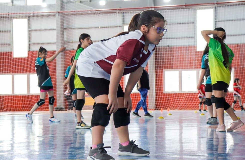 Mini Voley: Más de 60 niños participaron del encuentro en Río Grande