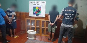 Arrestan a tres sospechosos por el robo de un inodoro y ventanas en Eldorado.