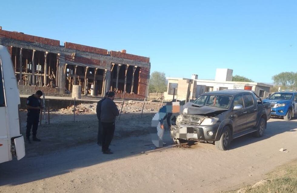 Choque entre una camioneta y un colectivo en Bialet Massé
