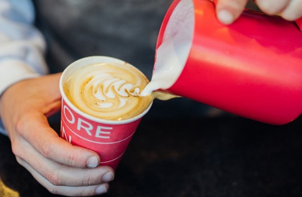 “Minimalista e italiana”: cómo es la cafetería más pequeña del mundo, que está en Córdoba