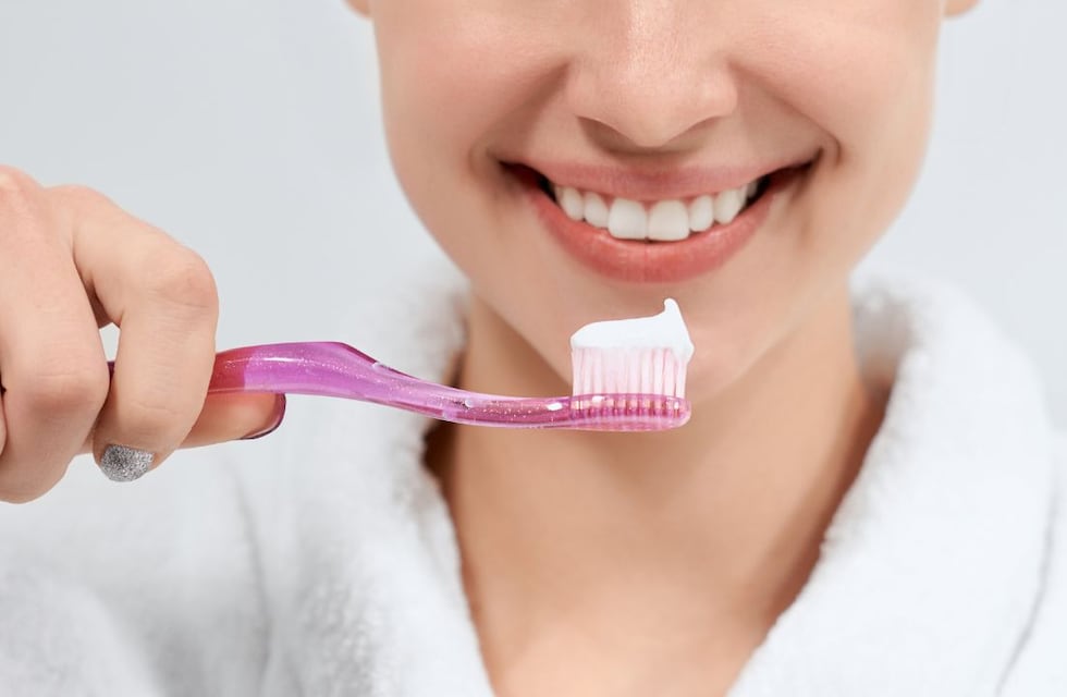 El secreto natural para mantener los dientes libres de sarro