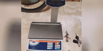 Un joven de 17 años robó en una panadería y su mamá devolvió los bienes a la Policía.