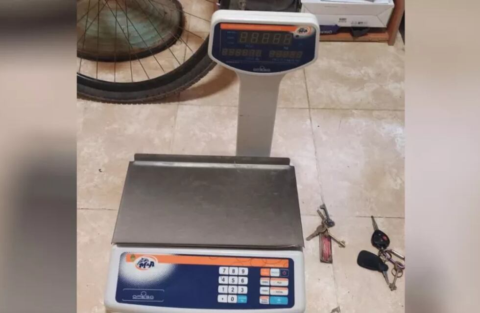 Un adolescente robó en una panadería y su mamá devolvió los bienes a la Policía