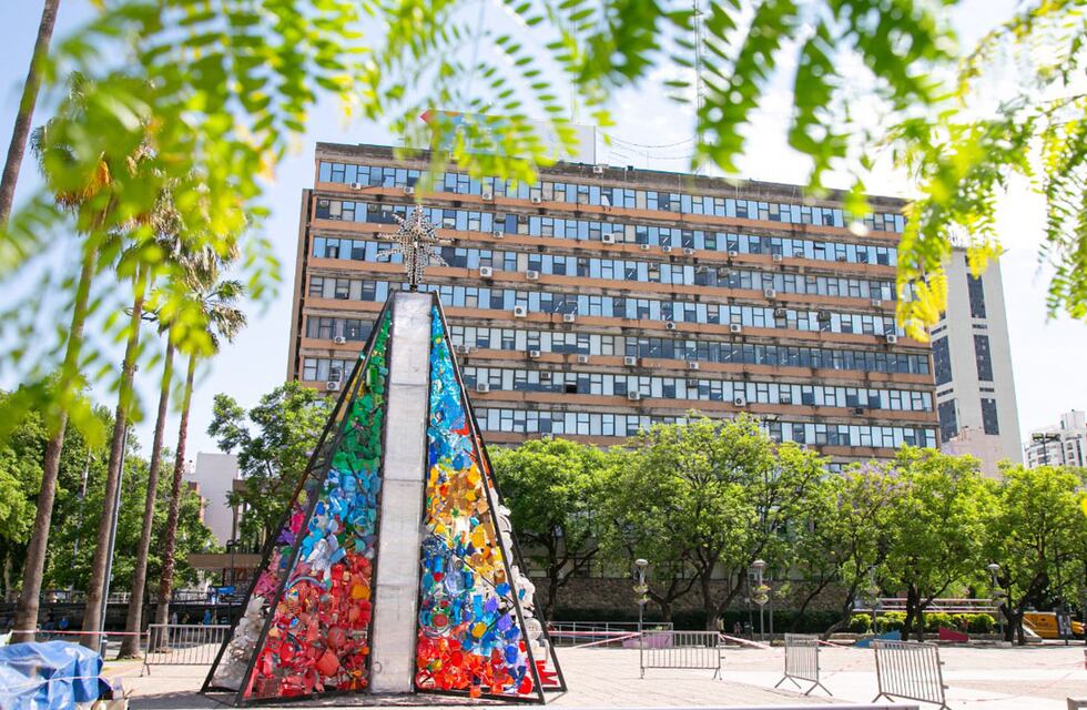 Encenderá este viernes el Árbol de Navidad hecho con residuos reciclados: a qué hora y dónde