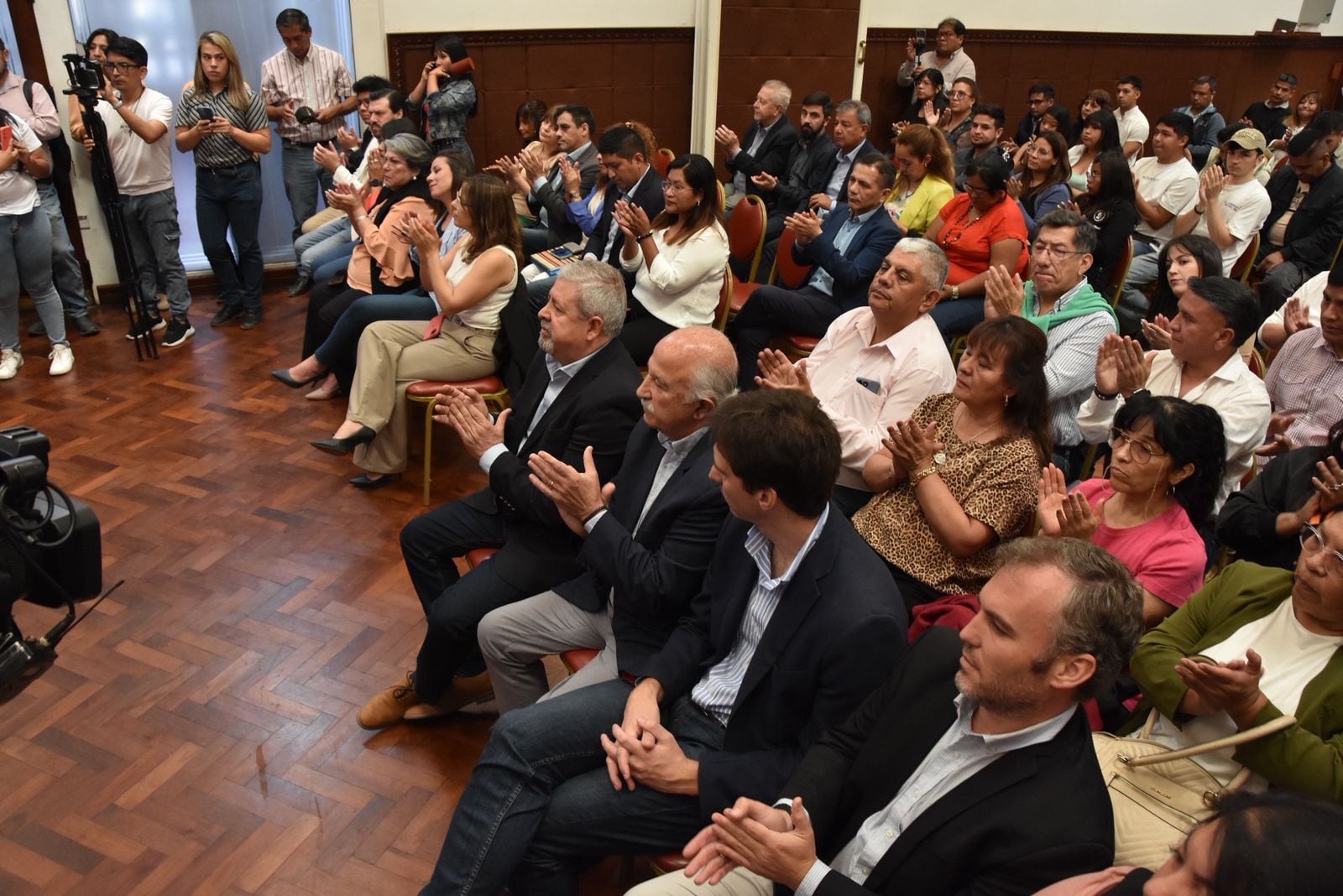 Legisladores, asesores y dirigentes políticos y sindicales dieron marco a la presentación de la Plataforma de Participación Ciudadana implementada en la web por la Legislatura de Jujuy.