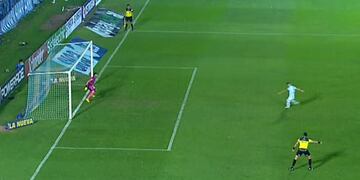 El penal de Carrera para el 1 a 1 del Atlético contra Talleres, y otra polémica en Tucumán. (Captura).