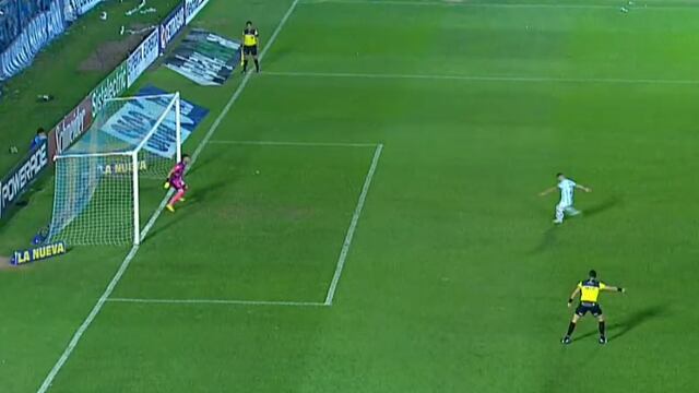 El penal de Carrera para el 1 a 1 del Atlético contra Talleres, y otra polémica en Tucumán. (Captura).