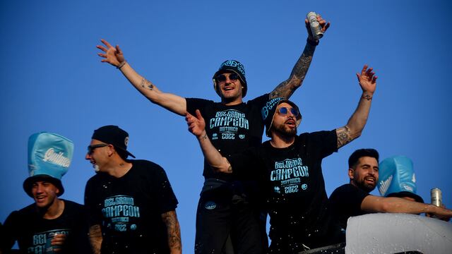 La impresionante caravana de Belgrano de la Circunvalación. Abrazo de gol de Pablo Vegetti (Pedro Castillo / La Voz).