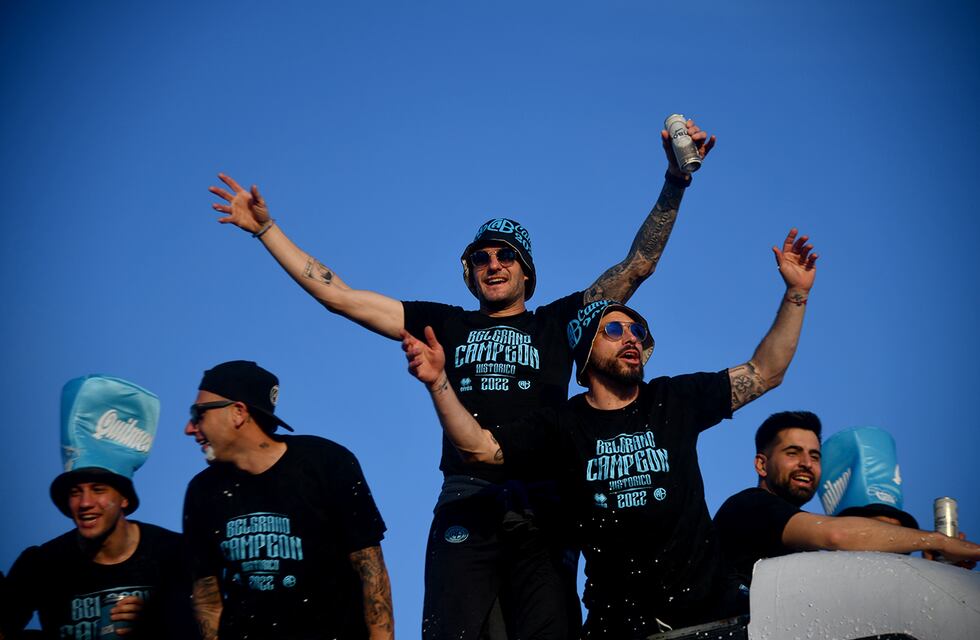 La vuelta olímpica de Belgrano: así vivieron los jugadores la caravana mágica del ascenso