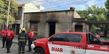 Producto del incendio, una adolescente resultó con lesiones en sus extremidades.