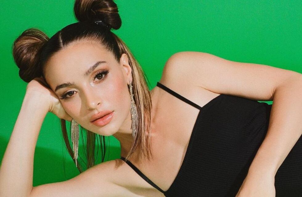 Mangas negras, top de cuero, y brillos: los looks de Brenda Asnicar que cautivaron en Instagram