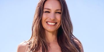 Pampita se robó los focos con un vestido en verde satén y un pronunciado escote sobre su espalda.