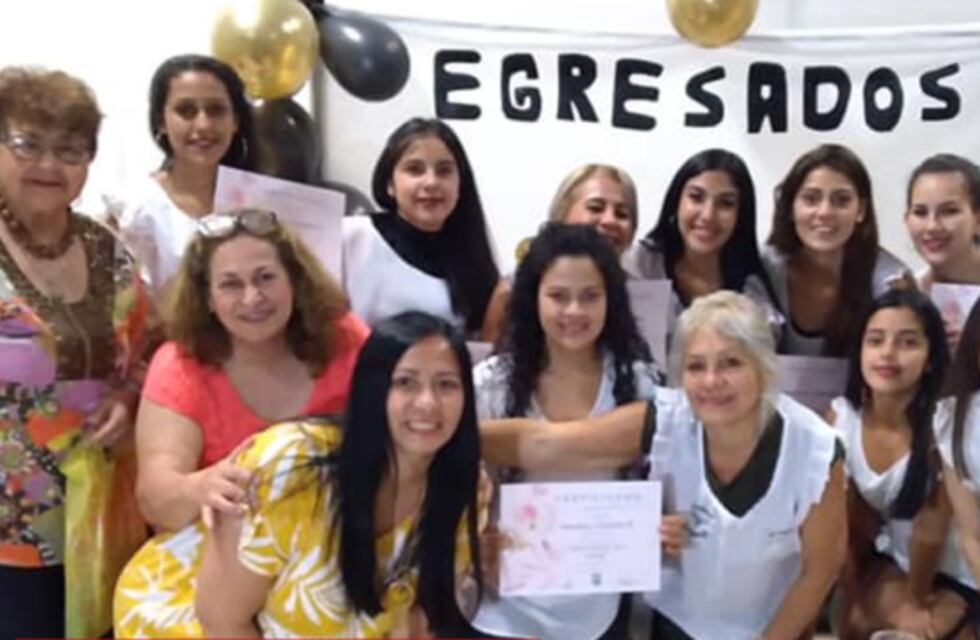 Puerto Iguazú: más de 30 mujeres egresaron en manicuría y pedicuría
