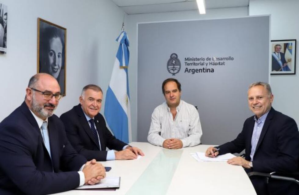 En Buenos Aires, el gobernador Osvaldo Jaldo avanza en gestiones para la construcción de más de dos mil viviendas