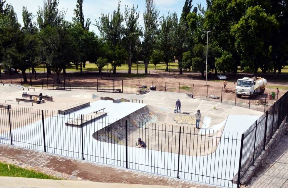 Trabajan en los últimos detalles para inaugurar el parque de Los Jóvenes