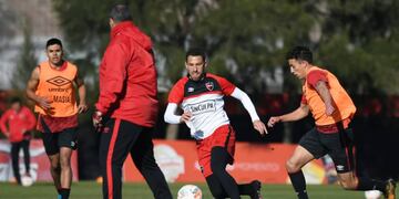 El volante rojinegro ya se puso a la par de sus compañeros luego de una lesión en la pretemporada.