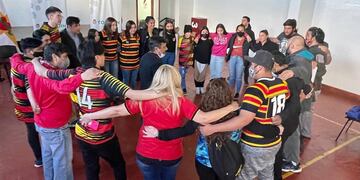 Firma de convenio por la cancha "La Turba"