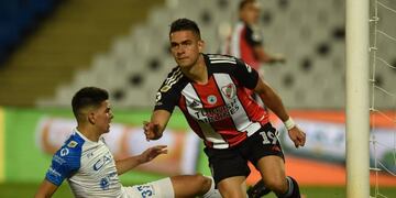 Rafael Santos Borré marca el primero para River, después de una excelente jugada colectiva del Millo. Gentileza