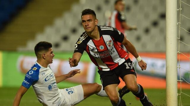 Rafael Santos Borré marca el primero para River, después de una excelente jugada colectiva del Millo. Gentileza