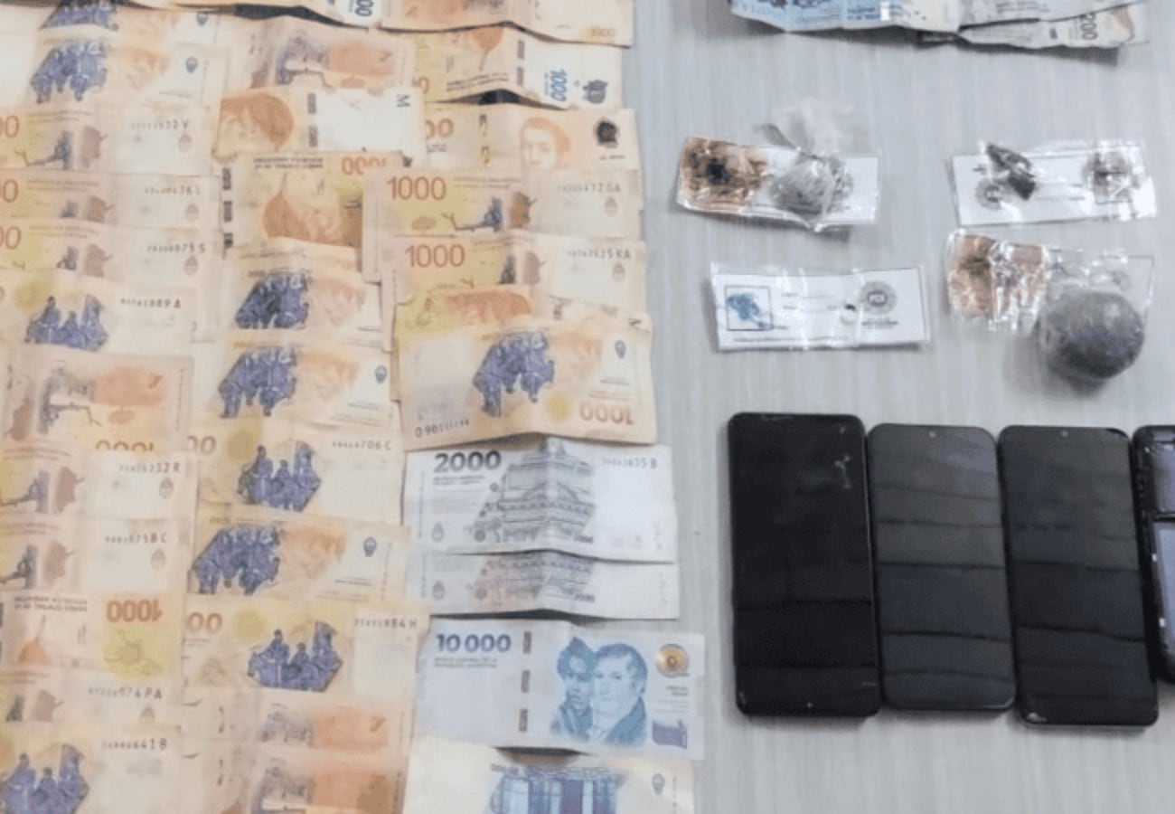 Cuidacoches vendían droga en pleno centro de Rosario.