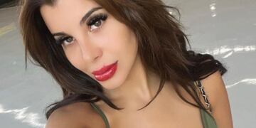 Charlotte Caniggia posó con una microbikini neón (Instagram Charlotte Caniggia)