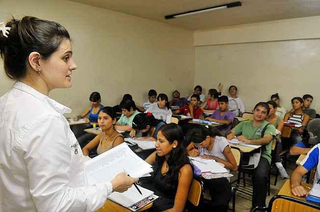 Del informe se desprende que los jóvenes de bajos recursos que alcanzan buenos niveles de aprendizaje son la excepción.