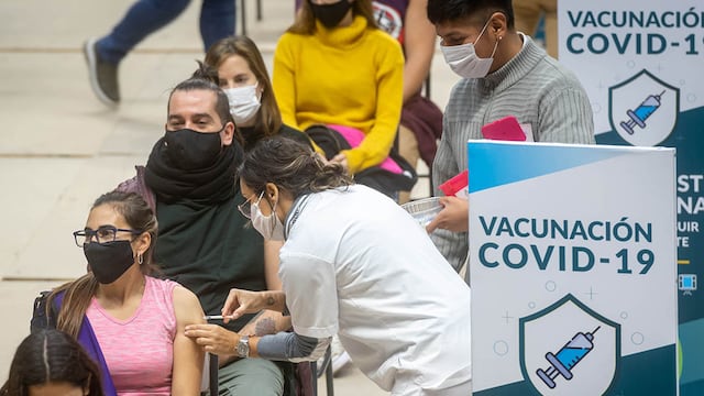 Hay 55.000 personas que no asistieron al turno de vacunación para la primera dosis.