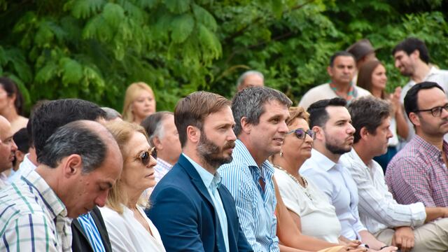 Cresto y Azcué se mostraron juntos como muestra de unidad durante la transición