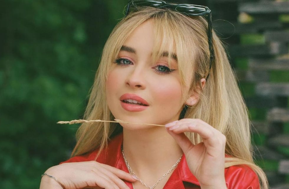 La estrella pop del momento, Sabrina Carpenter, deslumbró con una picante producción de fotos