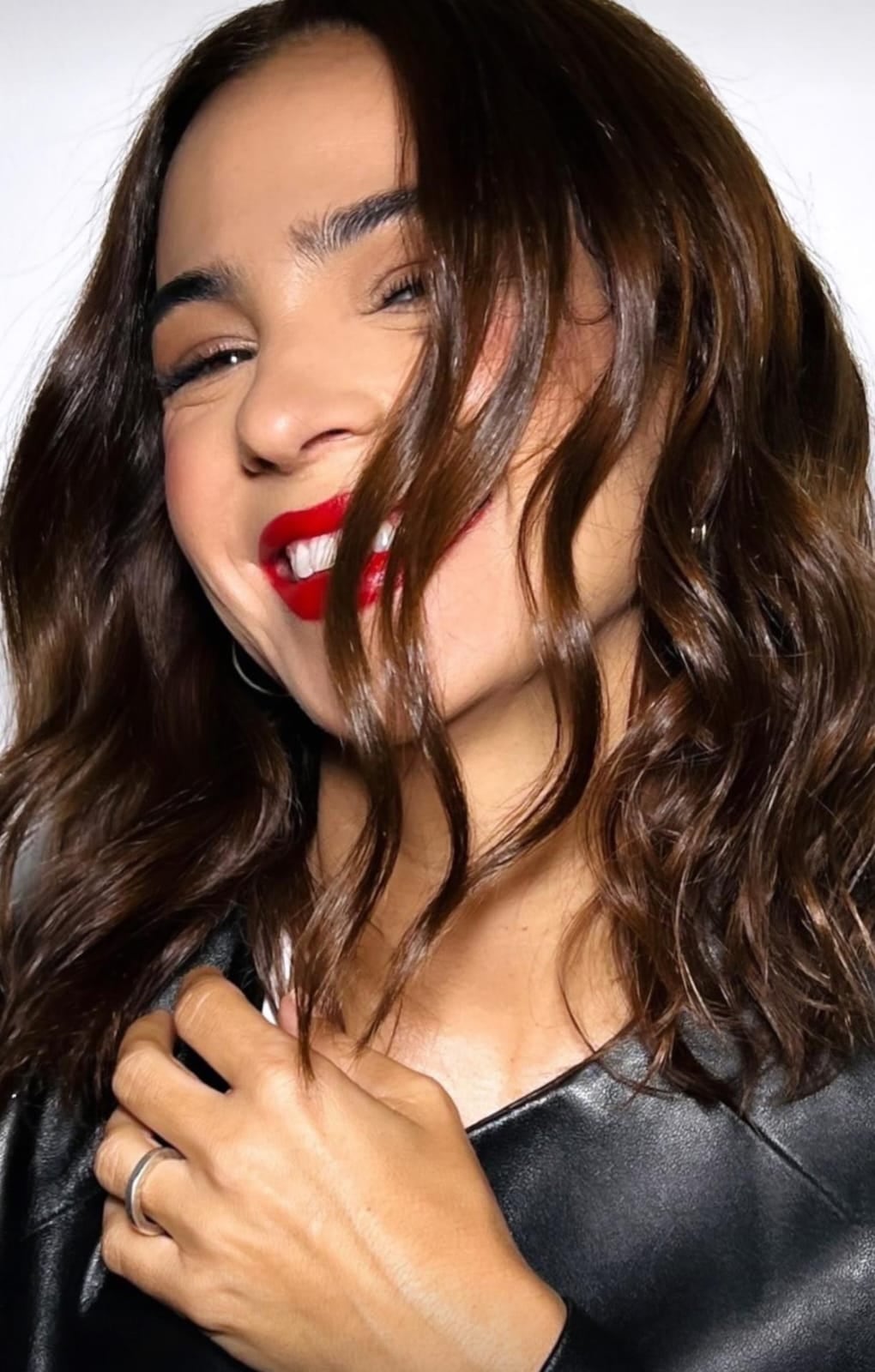 Campera y minifalda de cuero: Agustina Cherri lució un look mega tendry y dio cátedra de estilo