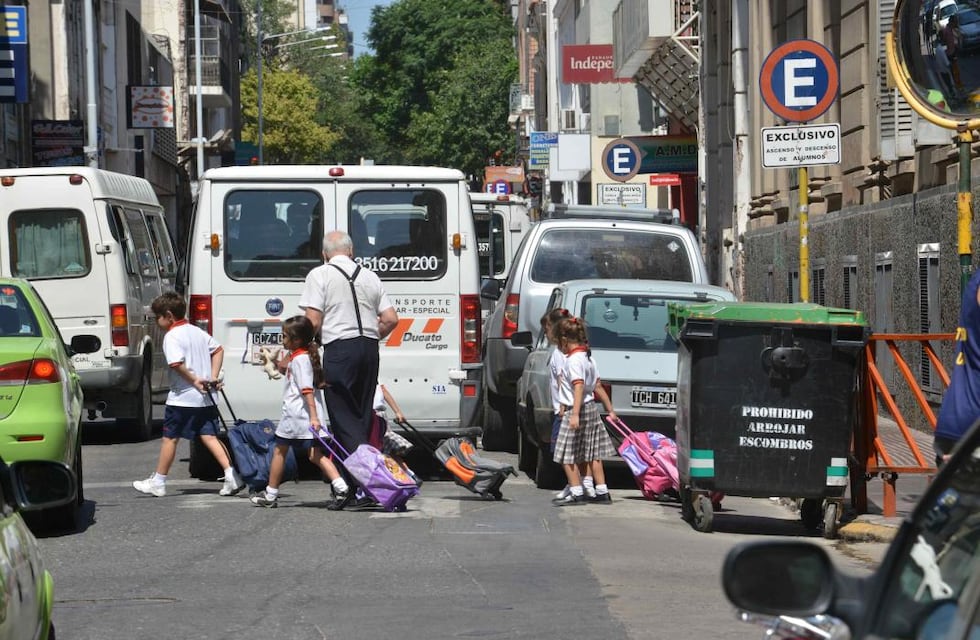 Las clases vuelven con aumentos en Córdoba: nueva suba en el transporte escolar