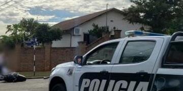 Accidente entre una moto y un automóvil dejó dos jóvenes heridos en Oberá