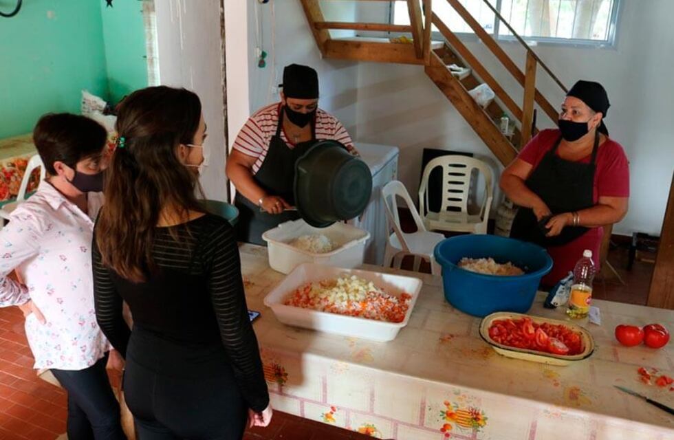 Refuerzan los menúes en los comedores barriales de Colón